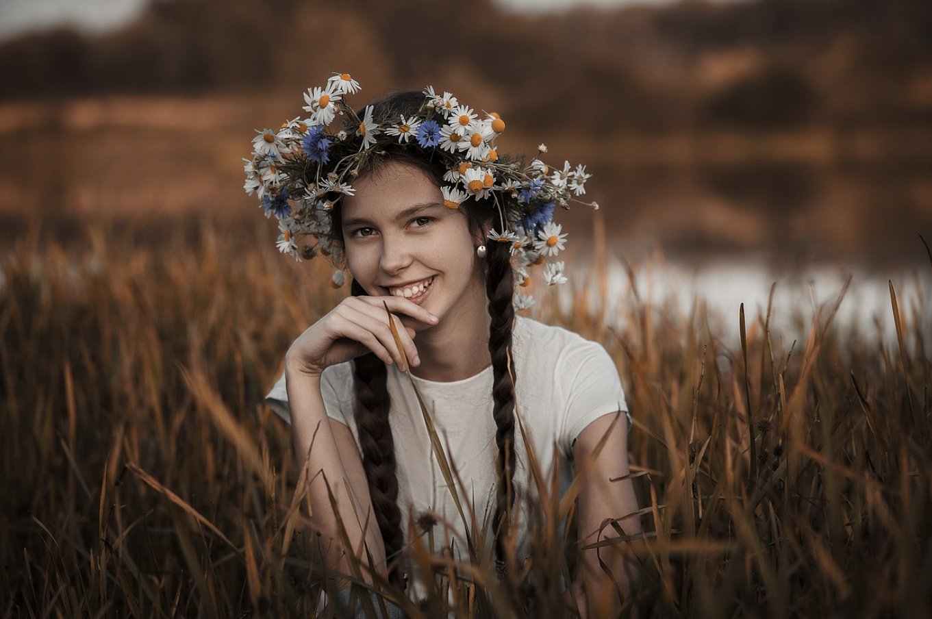 6 Loose Braid With Flowers Hairstyles For Weddings