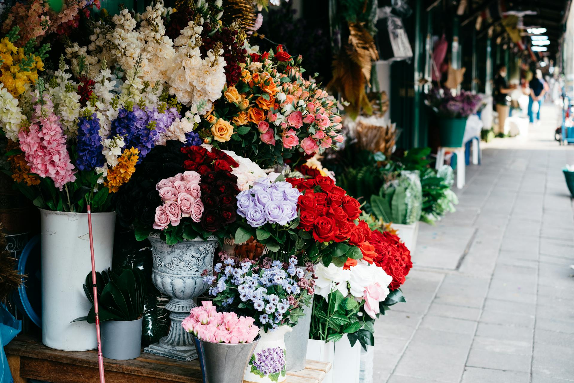 From Flower Markets to Online Shops: How Singapore Buys Blooms Today