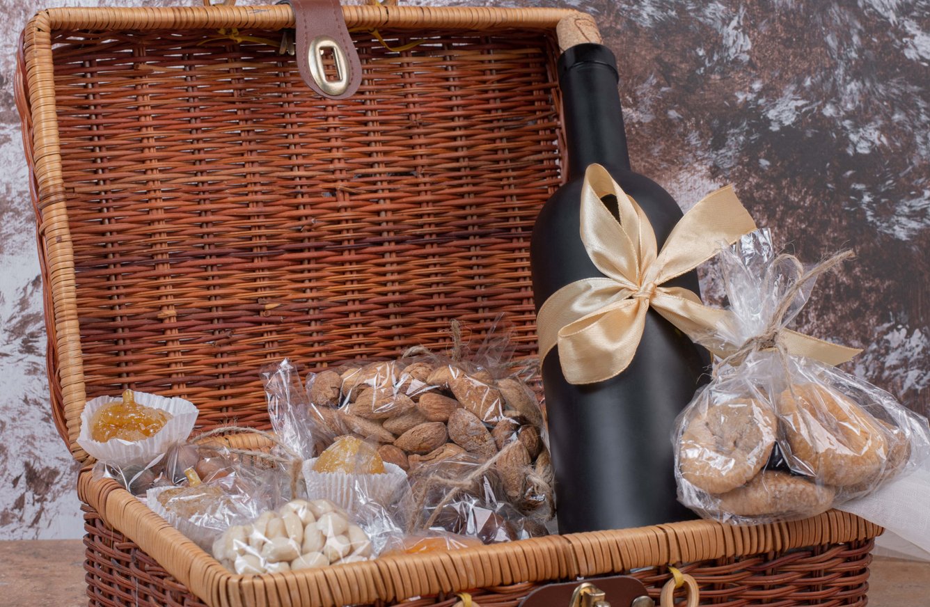 A Guide on the Perfect Inclusions for Christmas Hampers