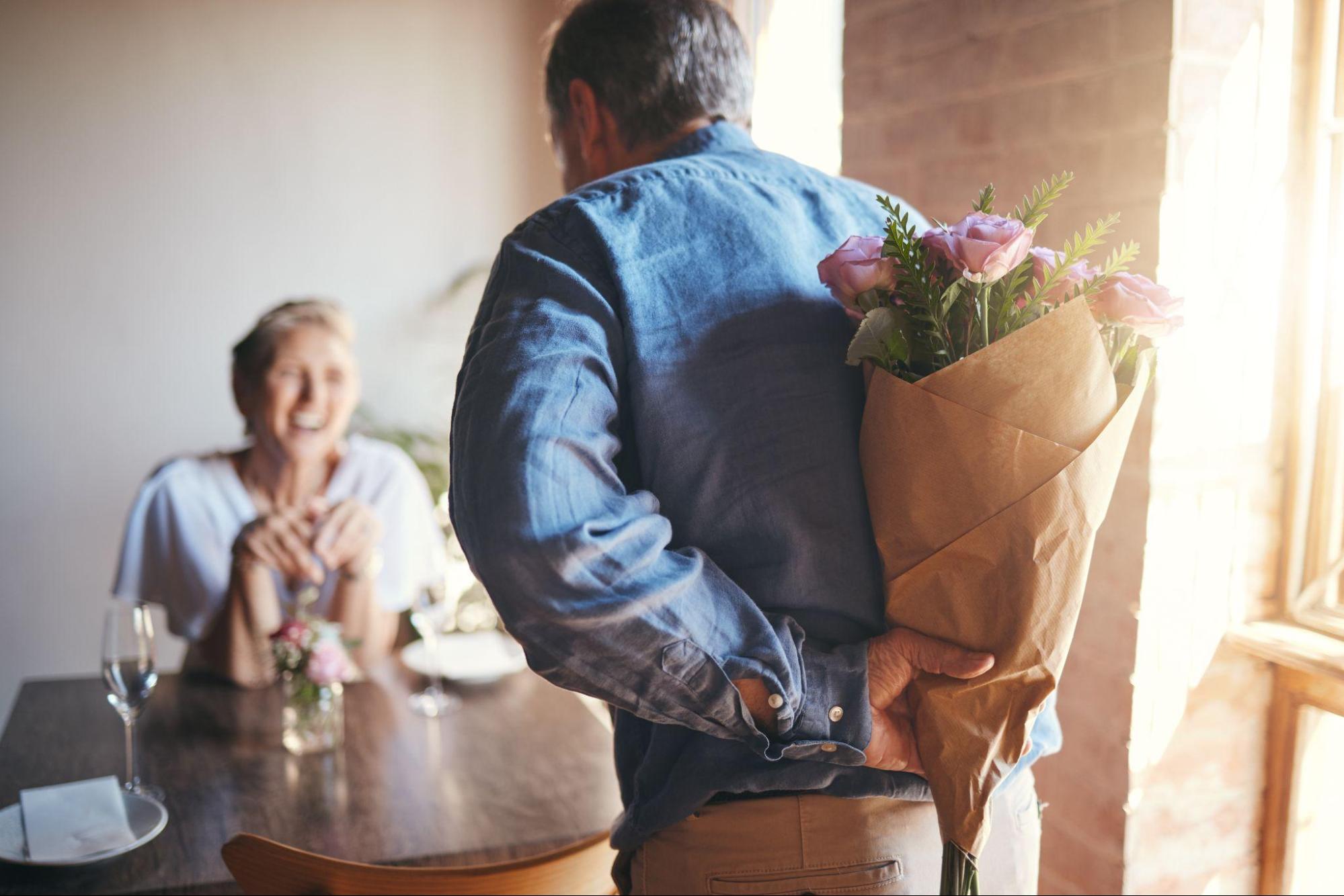 Timeless Love: How to Choose an Anniversary Bouquet for Your Wife